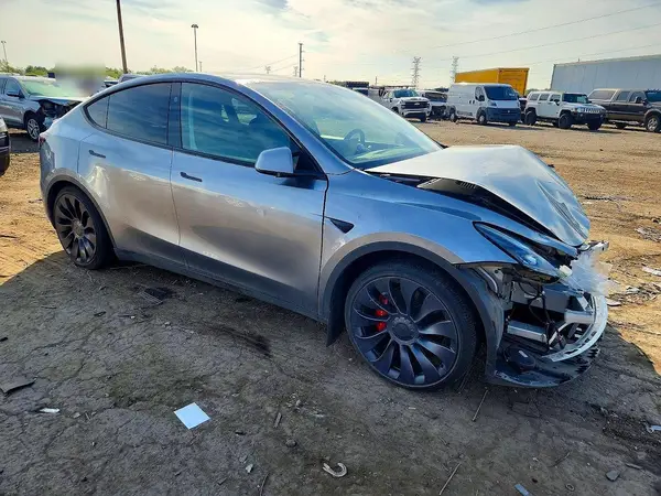 7SAYGDEF6RA295901 — 2024 Tesla Model Y, фото 4 с аукциона Copart 13.10.2026, Передняя часть
