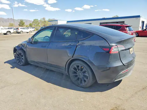 2024 Tesla Model Y VIN 7SAYGAEE2RF068004 фото 2