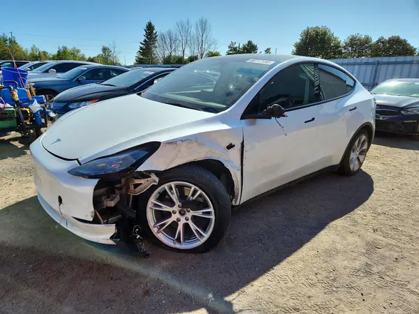 7SAYGDEE8RF046185 — 2024 Tesla Model Y, Боковая часть (Side), фото до ремонта
