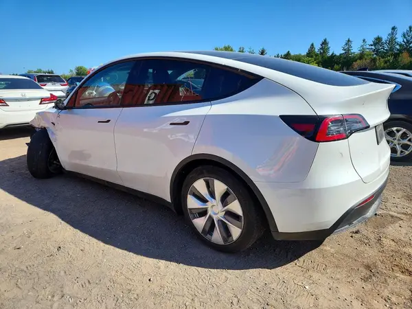 7SAYGDEE8RF046185 — 2024 Tesla Model Y, фото 2 с аукциона Copart 08.10.2026, Боковая часть