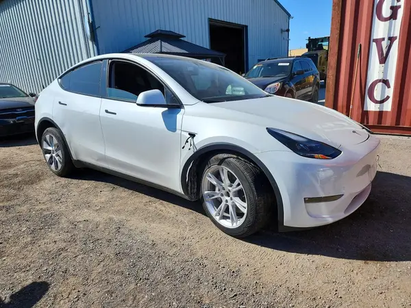 7SAYGDEE8RF046185 — 2024 Tesla Model Y, фото 4 с аукциона Copart 08.10.2026, Боковая часть