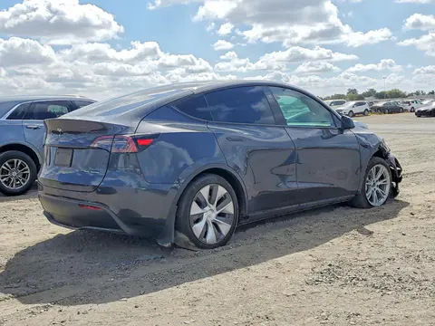 2024 Tesla Model Y VIN 7SAYGAEE1RF084761 фото 3