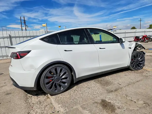7SAYGDEF3RA329244 — 2024 Tesla Model Y, фото 3 с аукциона Copart, Передняя часть