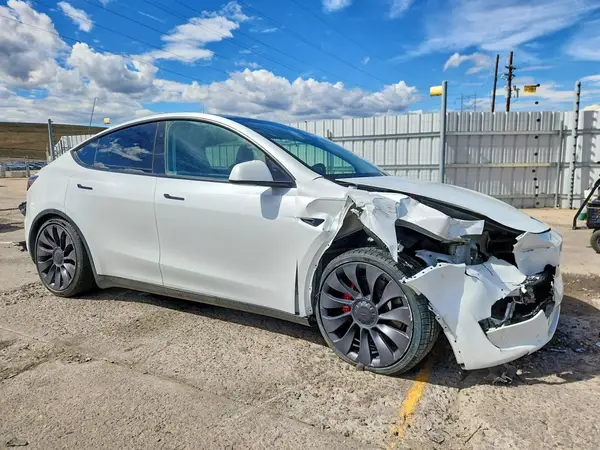7SAYGDEF3RA329244 — 2024 Tesla Model Y, фото 4 с аукциона Copart, Передняя часть