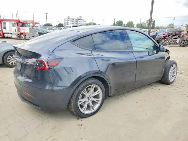 7SAYGDEDXRF046034 — 2024 Tesla Model Y, фото 3 с аукциона Copart, Передняя часть