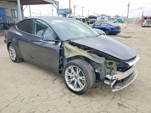 7SAYGDEDXRF046034 — 2024 Tesla Model Y, фото 4 с аукциона Copart, Передняя часть