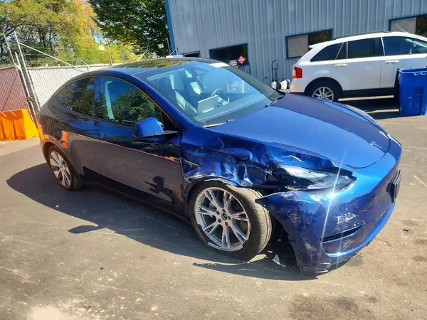 7SAYGAEE9RF981651 — 2024 Tesla Model Y, фото 4 с аукциона Copart, Передняя часть