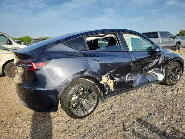 7SAYGDEE9RF177206 — 2024 Tesla Model Y, фото 3 с аукциона Copart, Боковая часть