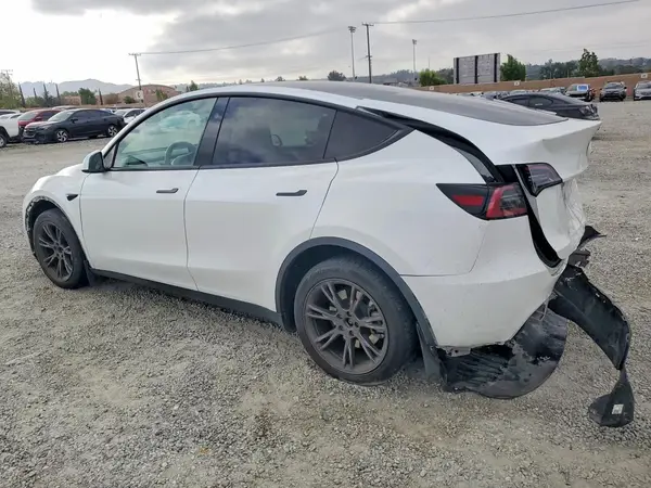 7SAYGDEE6RF213093 — 2024 Tesla Model Y, фото 2 с аукциона Copart, Задняя часть