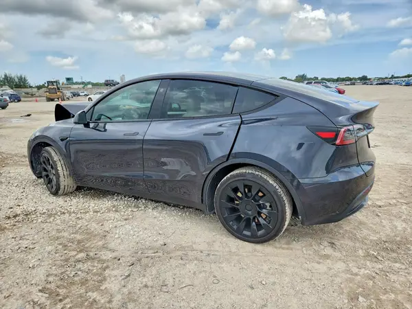 7SAYGDEE5RA218511 — 2024 Tesla Model Y, фото 2 с аукциона Copart, Передняя часть