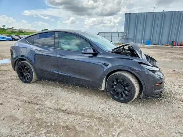 7SAYGDEE5RA218511 — 2024 Tesla Model Y, фото 4 с аукциона Copart, Передняя часть