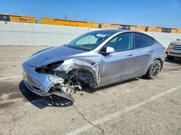 7SAYGDEE8RA293980 — 2024 Tesla Model Y, Передняя часть (Front End), фото до ремонта