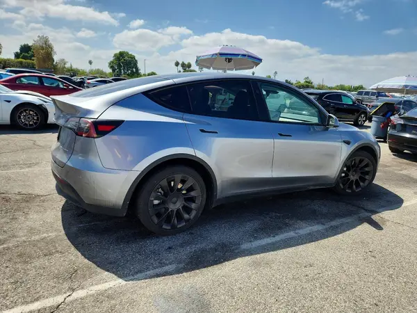 7SAYGDEE8RA293980 — 2024 Tesla Model Y, фото 3 с аукциона Copart, Передняя часть