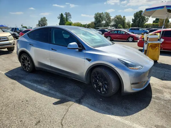 7SAYGDEE8RA293980 — 2024 Tesla Model Y, фото 4 с аукциона Copart, Передняя часть
