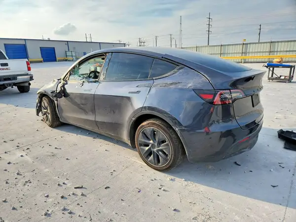 7SAYGDEE1RA253319 — 2024 Tesla Model Y, фото 2 с аукциона Copart, Передняя часть