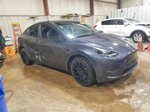 7SAYGDEE5RA278479 — 2024 Tesla Model Y, фото 4 с аукциона Copart 13.10.2026, Боковая часть