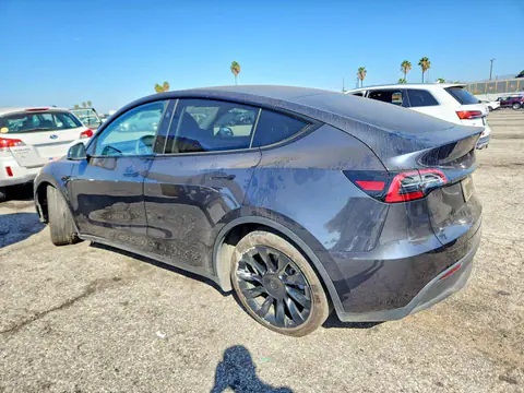 2024 Tesla Model Y VIN 7SAYGDEE3RA238840 фото 2
