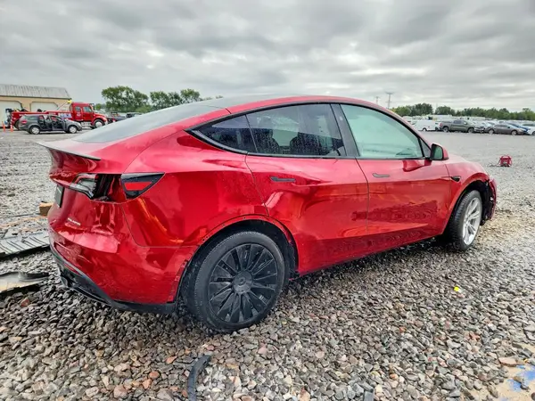 2024 TESLA MODEL Y VIN 7SAYGDEEXRA264870 фото 3