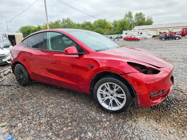 2024 TESLA MODEL Y VIN 7SAYGDEEXRA264870 фото 4