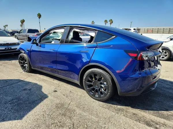 7SAYGDEDXRF092365 — 2024 Tesla Model Y, фото 2 с аукциона Copart, Передняя часть
