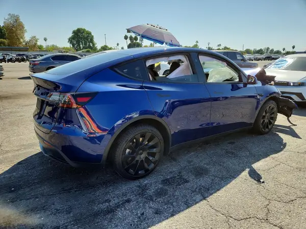7SAYGDEDXRF092365 — 2024 Tesla Model Y, фото 3 с аукциона Copart, Передняя часть