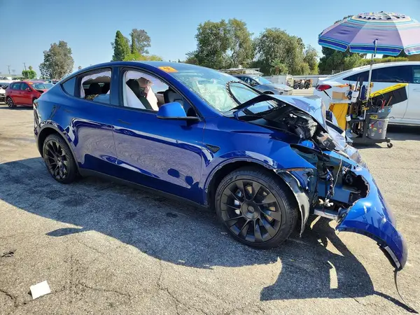7SAYGDEDXRF092365 — 2024 Tesla Model Y, фото 4 с аукциона Copart, Передняя часть