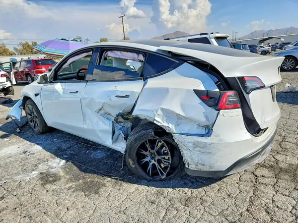 7SAYGDED4RF105675 — 2024 Tesla Model Y, фото 2 с аукциона Copart, Передняя часть