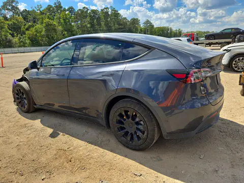 2024 TESLA MODEL Y VIN 7SAYGDEE3RA224579 фото 2