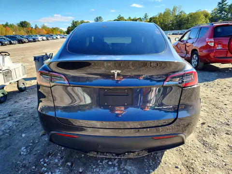 2024 Tesla Model Y VIN 7SAYGDEEXRA330124 фото 6
