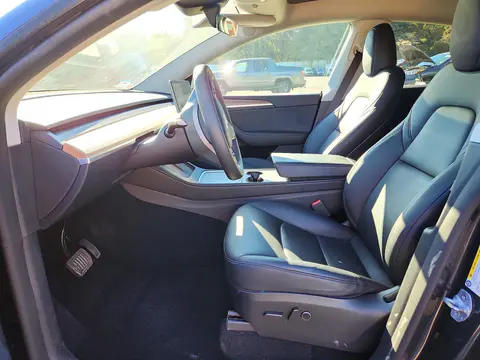 2024 Tesla Model Y VIN 7SAYGDEEXRA330124 фото 7
