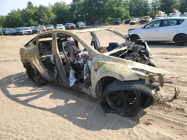 7SAYGAEEXSF262561 — 2025 Tesla Model Y, фото 4 с аукциона Copart 14.10.2026, Пожар