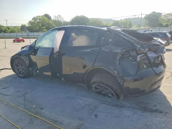 7SAYGAEE5SF255243 — 2025 Tesla Model Y, фото 2 с аукциона Copart 05.10.2026, Повреждения со всех сторон