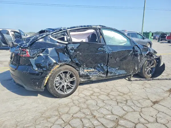 7SAYGAEE5SF255243 — 2025 Tesla Model Y, фото 3 с аукциона Copart 05.10.2026, Повреждения со всех сторон