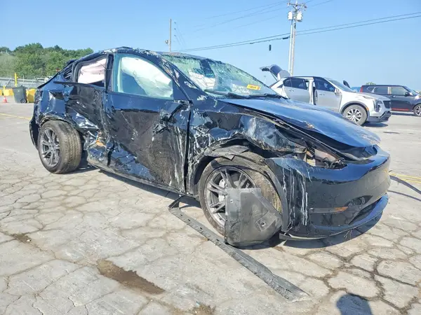 7SAYGAEE5SF255243 — 2025 Tesla Model Y, фото 4 с аукциона Copart 05.10.2026, Повреждения со всех сторон