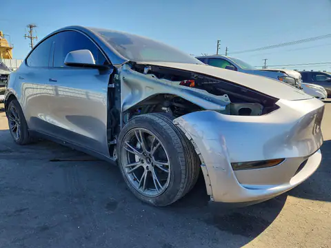 2025 Tesla Model Y VIN 7SAYGDED9SF242133 фото 4