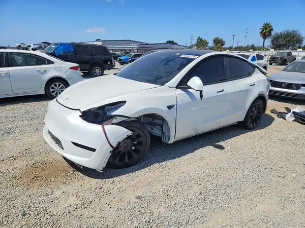 7SAYGDED5SF313232 — 2025 Tesla Model Y, Передняя часть (Front End), фото до ремонта