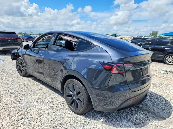 7SAYGDED6SF268043 — 2025 Tesla Model Y, фото 2 с аукциона Copart, Передняя часть