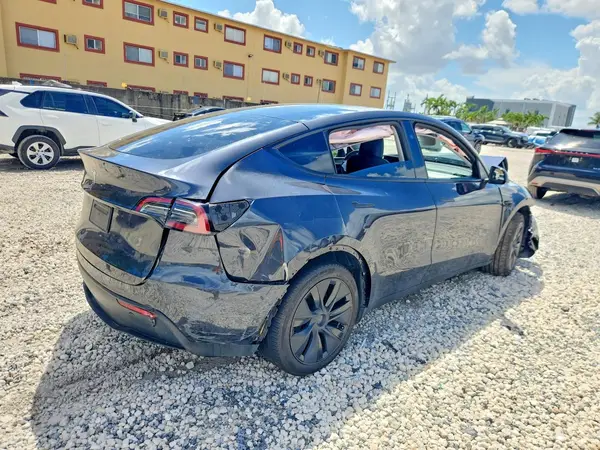 7SAYGDED6SF268043 — 2025 Tesla Model Y, фото 3 с аукциона Copart, Передняя часть