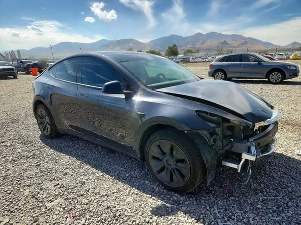 7SAYGDEE3SF294754 — 2025 Tesla Model Y, фото 4 с аукциона Copart 13.10.2026, Передняя часть