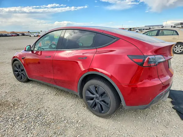 7SAYGAEE2SF286174 — 2025 Tesla Model Y, фото 2 с аукциона Copart, Передняя часть