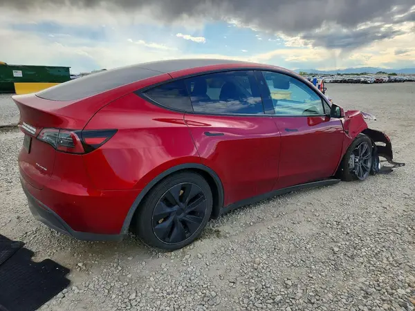 7SAYGAEE2SF286174 — 2025 Tesla Model Y, фото 3 с аукциона Copart, Передняя часть