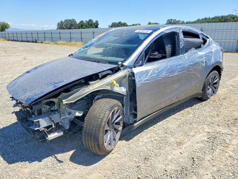 2026 Tesla Model Y VIN 7SAYGDEE8TF597126 фото 1