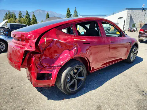 2026 Tesla Model Y VIN 7SAYGDEE5TF620880 фото 3