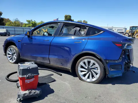 2026 Tesla Model Y VIN 7SAYGDED8TF420244 фото 2