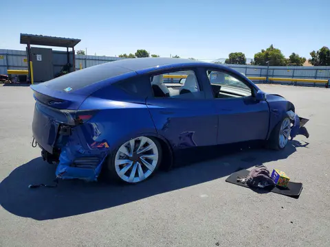 2026 Tesla Model Y VIN 7SAYGDED8TF420244 фото 3