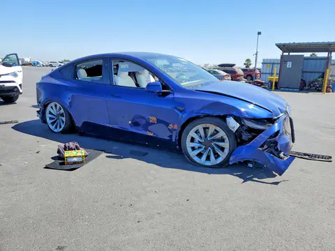 2026 Tesla Model Y VIN 7SAYGDED8TF420244 фото 4