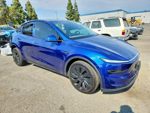 7SAYGDED7TF457575 — 2026 Tesla Model Y, фото 4 с аукциона Copart 29.09.2026, Повреждения со всех сторон