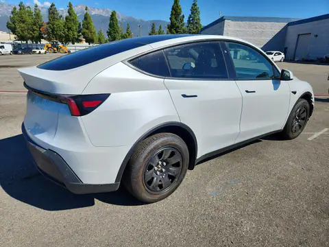 2026 Tesla Model Y VIN 7SAYGDED1TA604387 фото 3