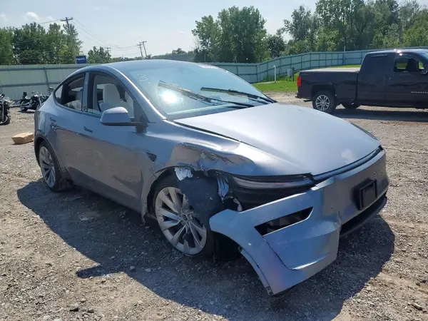 7SAYGDEE0TA413925 — 2026 Tesla Model Y, фото 4 с аукциона Copart 28.09.2026, Повреждения со всех сторон