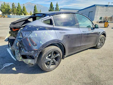 2026 Tesla Model Y VIN 7SAYGDED6TF637713 фото 3
